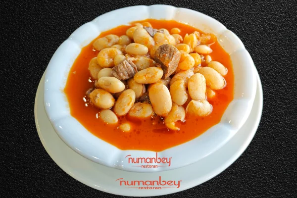 Turkish white bean stew with meat