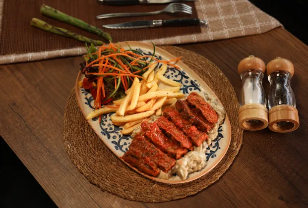 Beef külbastı with beğendi
