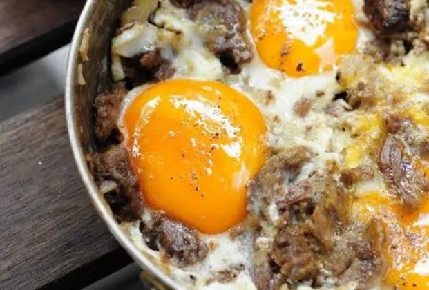 Eggs with kavurma