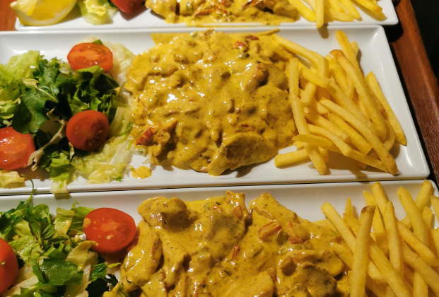 Chicken with curry sauce