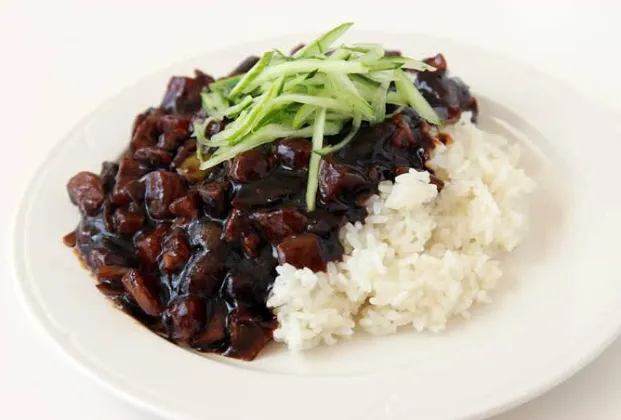 Chicken and vegetable jajangbap