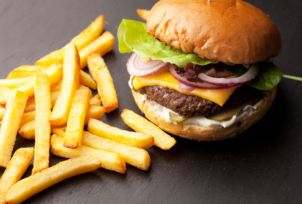 Cheeseburger with fries