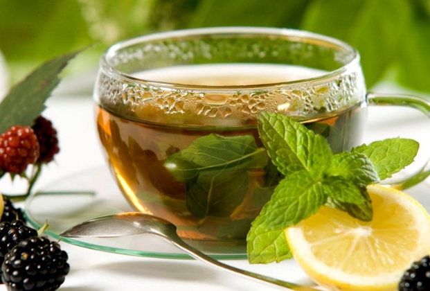Mint and lemon tea