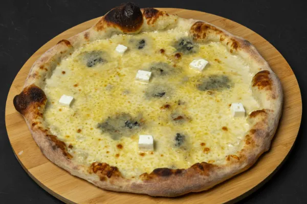Quattro formaggi pizza