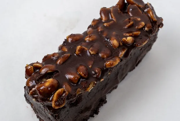 Peanut individual cake
