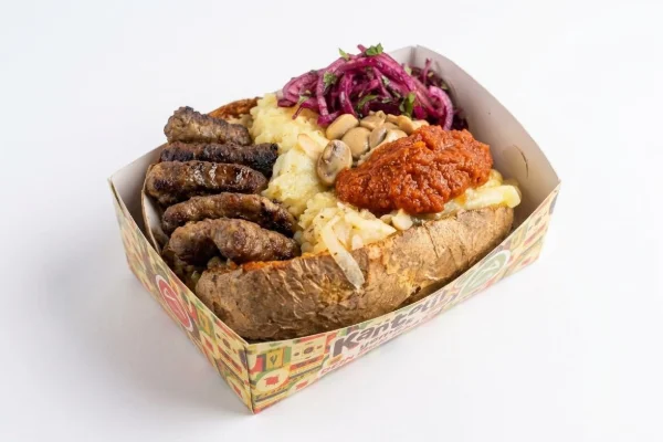 Kumpir with meatballs