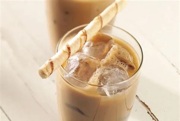 Iced café latte