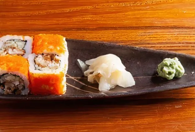 Kani Tempura Roll
