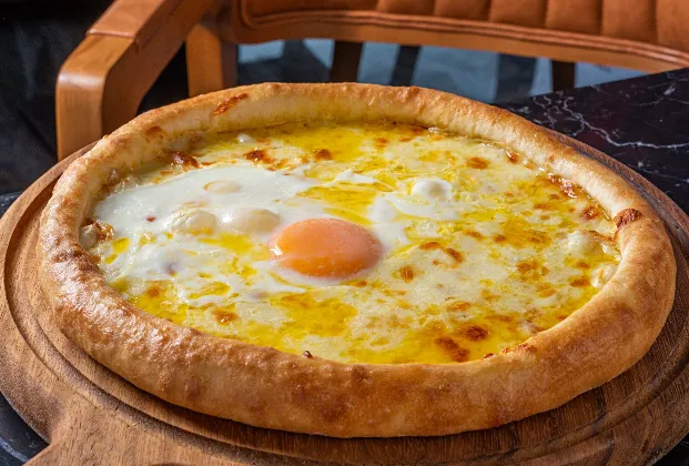 Egg and Kaşar Cheese Trabzon Pide