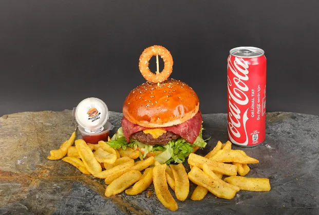 Pastırma burger meal