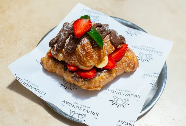 Nutella and mixed fruit croissant