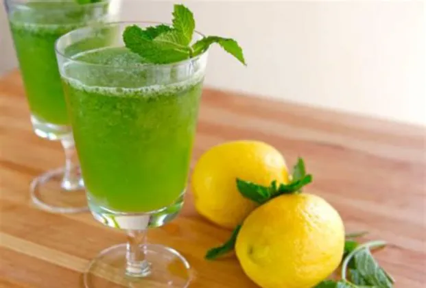 Mint and lemon frozen drink