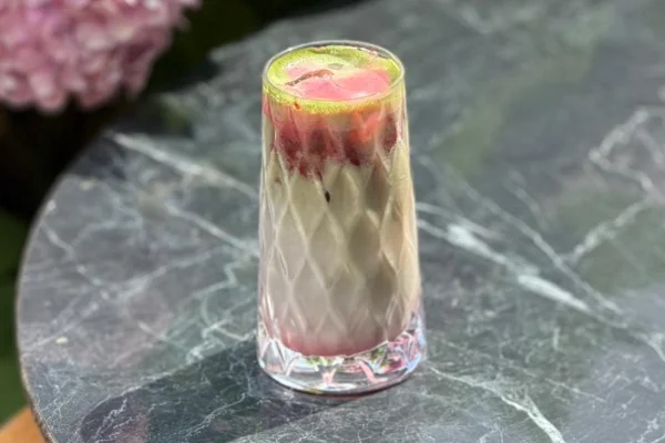 Ice Strawberry Matcha