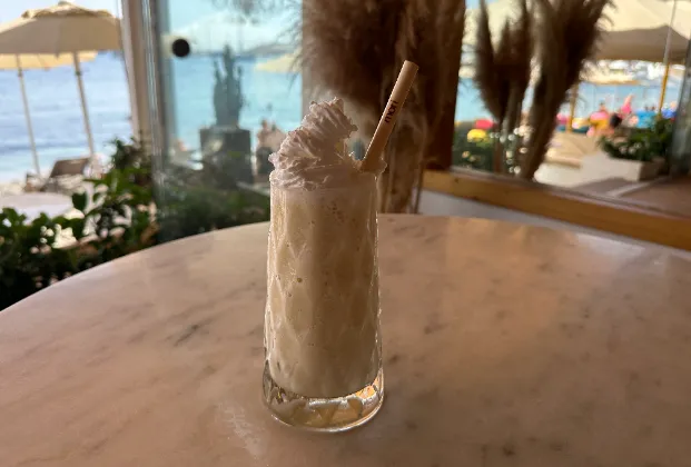 Banana milkshake