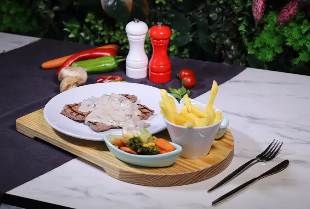 Beef tenderloin with mushroom sauce