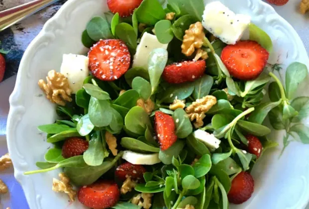 Strawberry and Purslane Salad