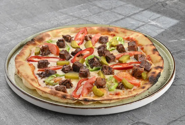 Pizza with kavurma