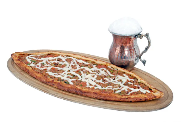 Pide with diced meat and kaşar cheese