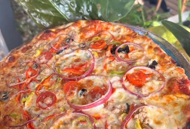 Tuna pizza