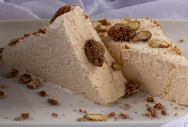 Semifreddo with caramelized almond pieces