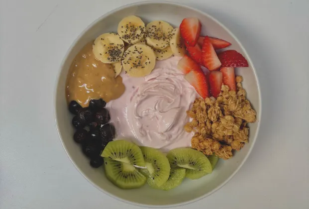 Blackberry yogurt bowl