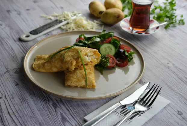 Potato and Kaşar Cheese Omelette