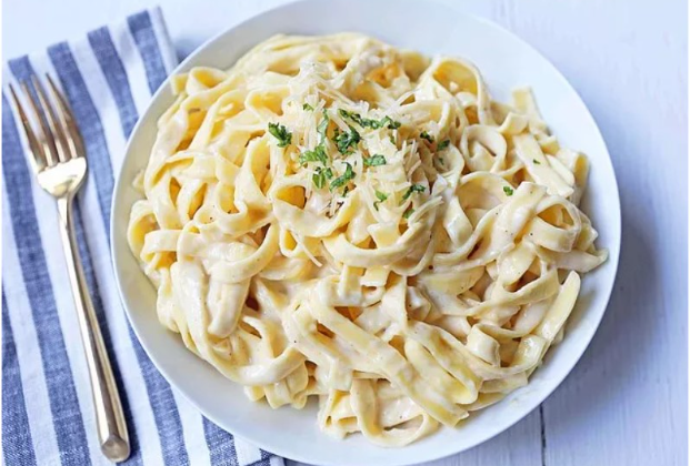 Fettuccine Alfredo with chicken and mushrooms