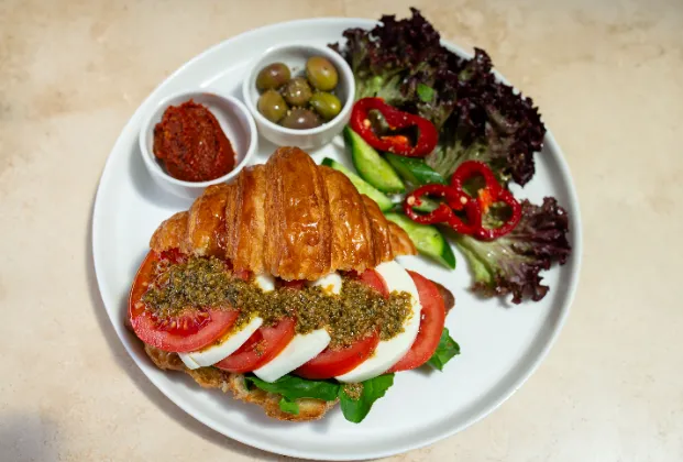 Pesto Mozzarella Croissant