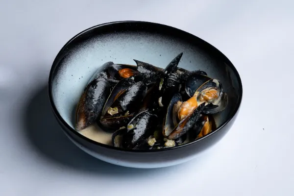 Belgian-style mussels with Chardonnay sauce