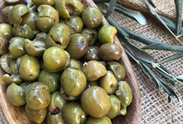 Cracked olives