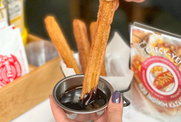 4 churros with chocolate sauce