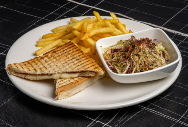 Sucuk toast sandwich