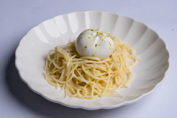 Cacio e pepe burrata