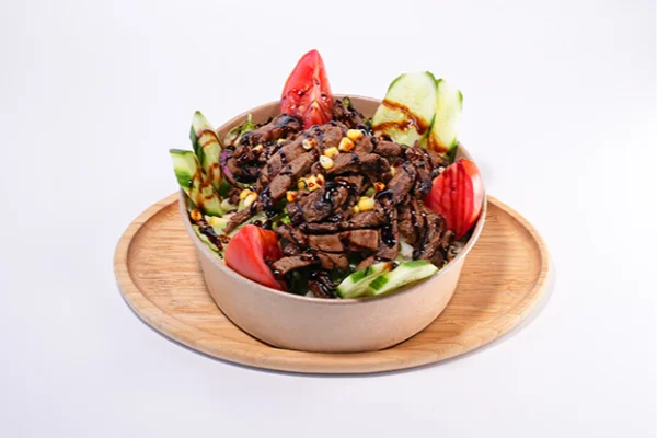 Sautéed beef fillet salad