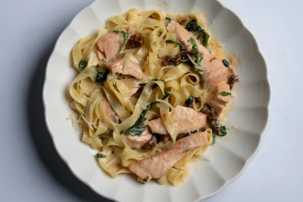 Salmon fettuccine