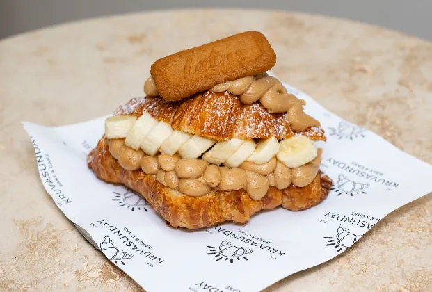 Lotus cream croissant