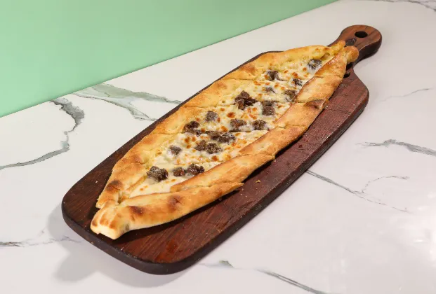 Kavurmalı Kaşarlı Pide
