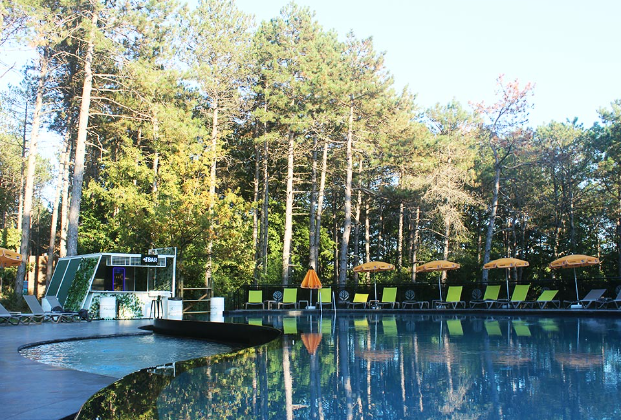 Pool Bar