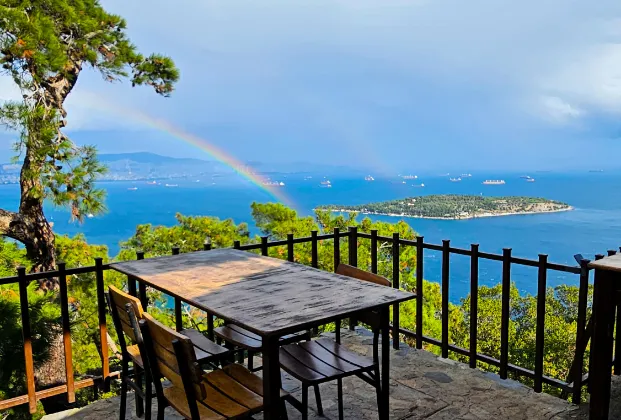 Yücetepe Büyükada - Kafe & Bar 0