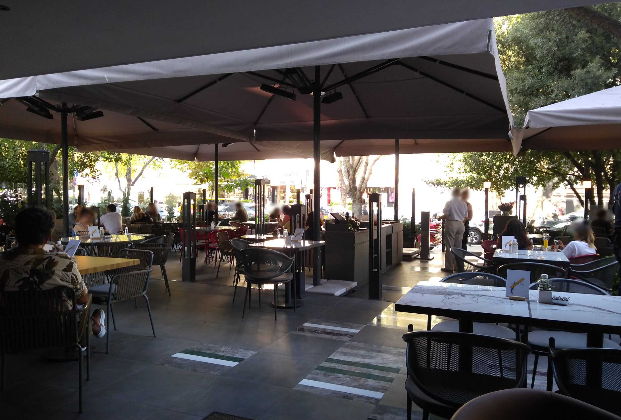 Mirall Cafe & Restaurant