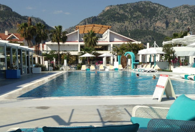 Nen Restaurant & Pool Bar