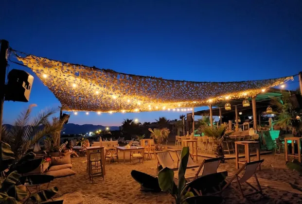 Red and White Beach Club - Sabah Menü