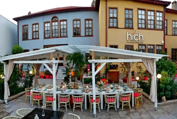 Hich Restaurant & Cafe